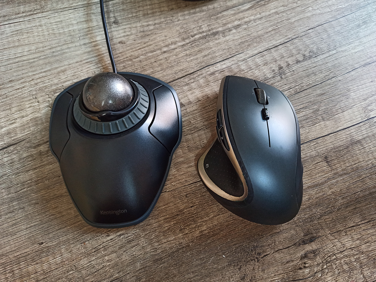 Kensington Orbit and next to it the Logitech M705 ergonomic mouse