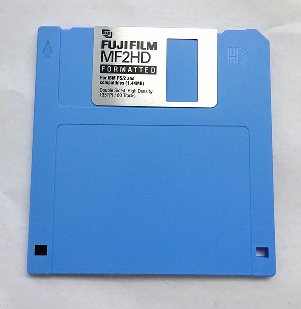 Standardowa dyskietka o pojemności 1.44 MB