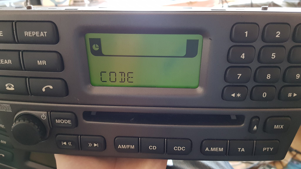 Jak odblokować radio samochodowe Jaguar Alpine